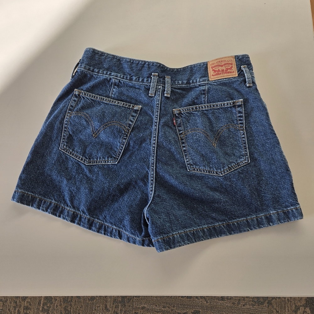 Levi's Women Blue Jean High Rise Mom Shorts 33 EUC - Picture 2 of 8